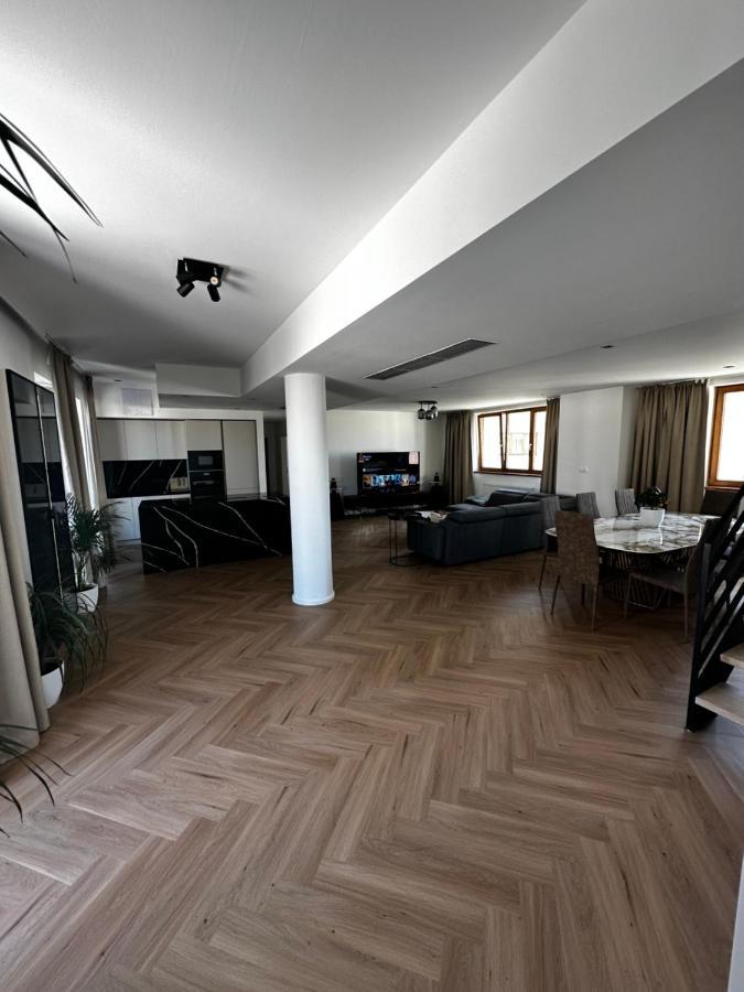 Luxury Penthouse At The Historical Centre With Free Parking Apartment Bratislava Bagian luar foto