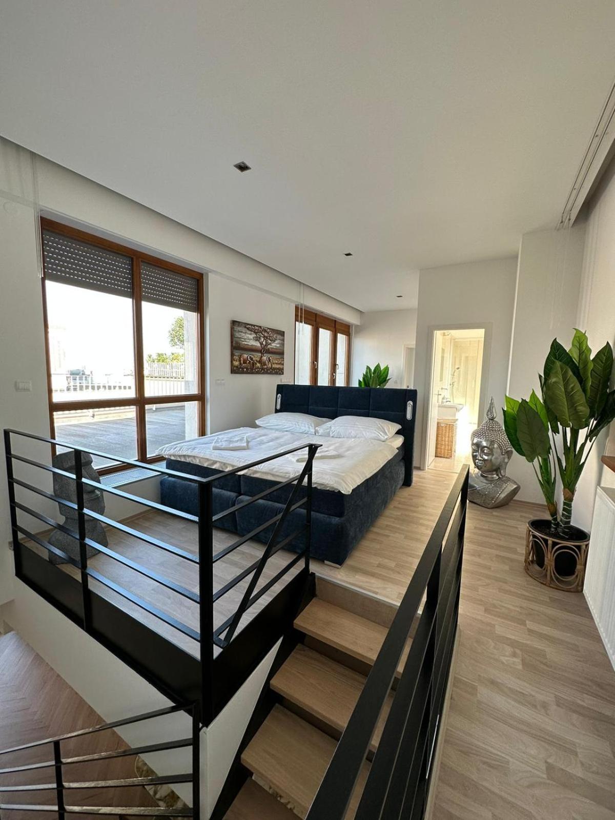 Luxury Penthouse At The Historical Centre With Free Parking Apartment Bratislava Bagian luar foto